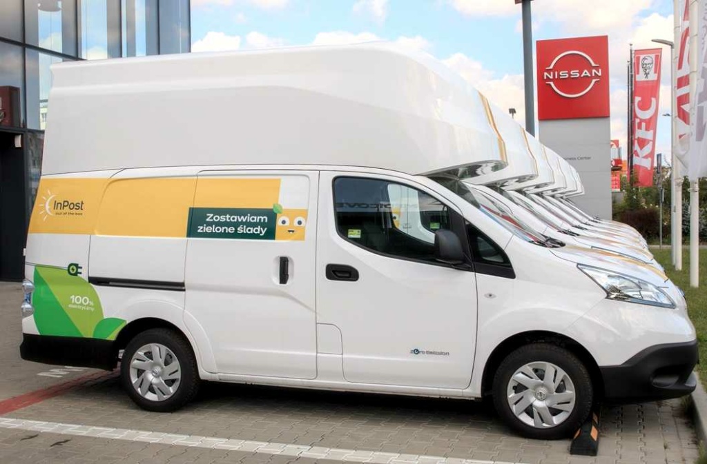 Nissany e-NV200 w barwach inPostu