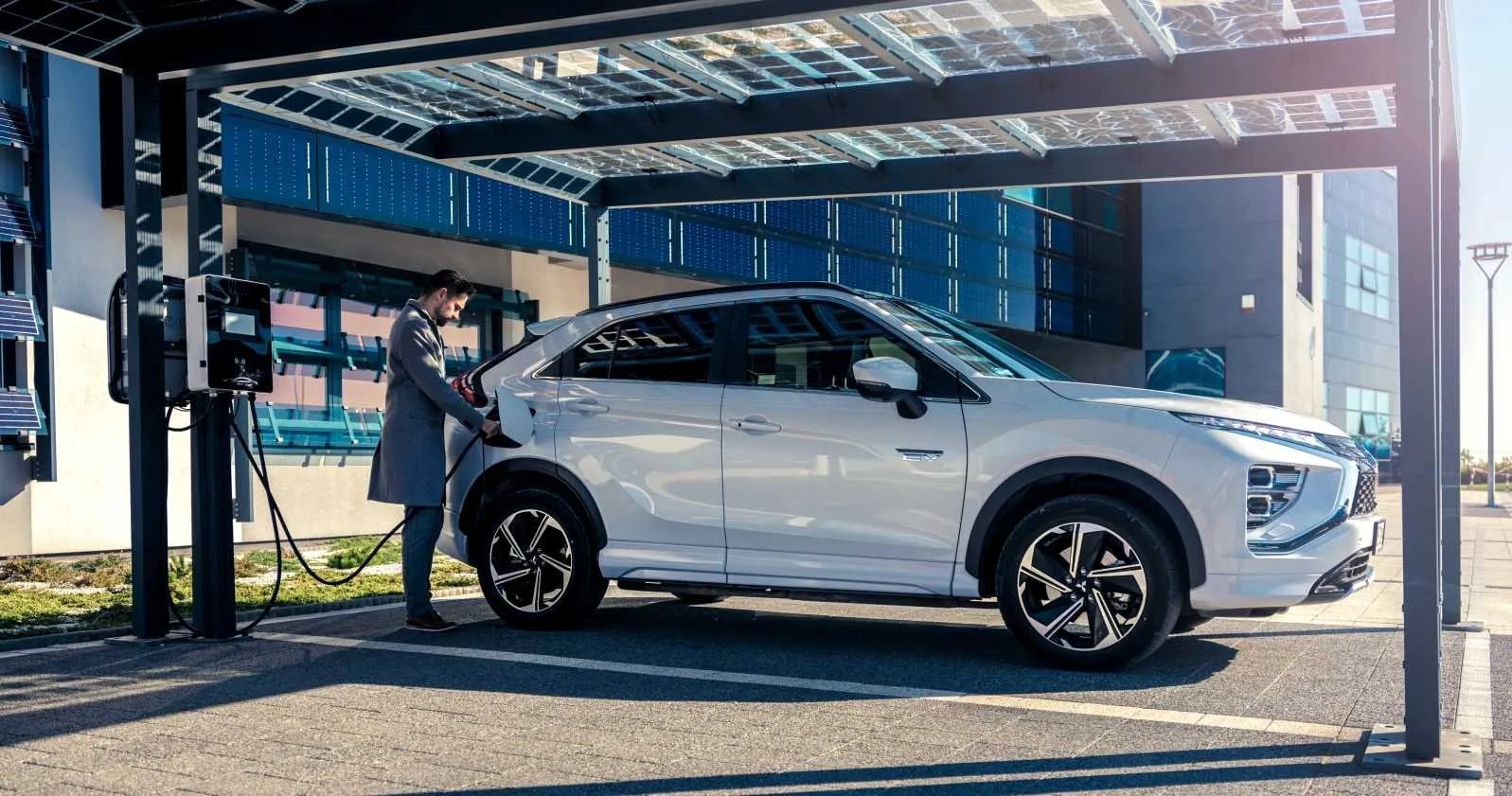 Mitsubishi Eclipse Cross PHEV z przyczepą - Image 02 (April 26, 2026)