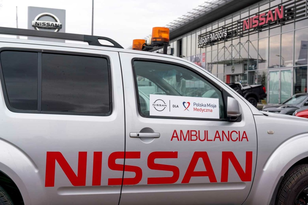 Nissan przekazuje samochody na Ukrainę
