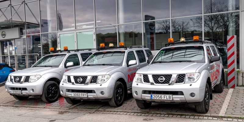 Nissan przekazuje samochody na Ukrainę