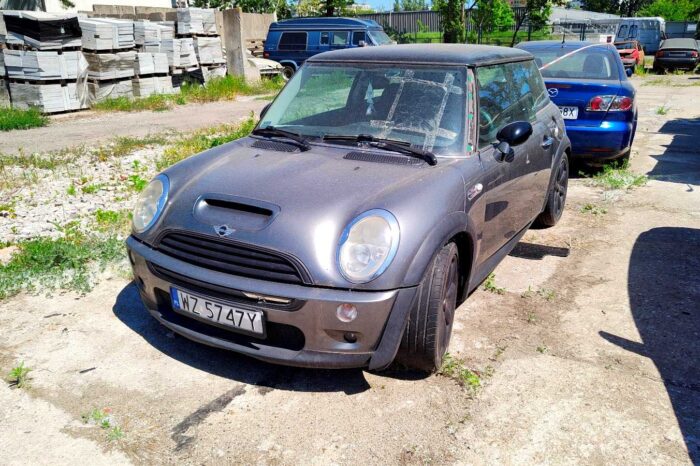 Odholowane pojazdy na parkingu przy ul. Gołdapskiej 7. Fot. Warszawa.pl