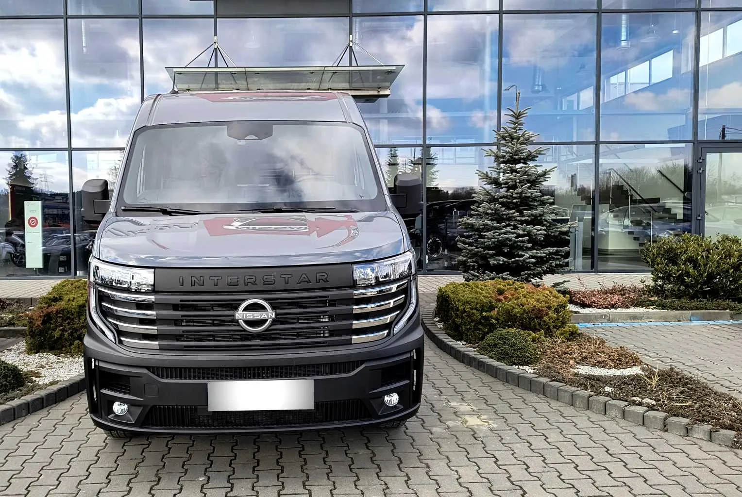 Nissan Interstar - Image 03 (April 24, 2026)