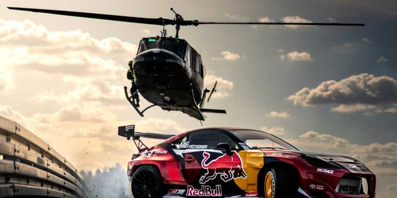 Toyota GR86 Jakuba Przygońskiego - przyleciała śmigłowcem. Fot. mat. prasowy